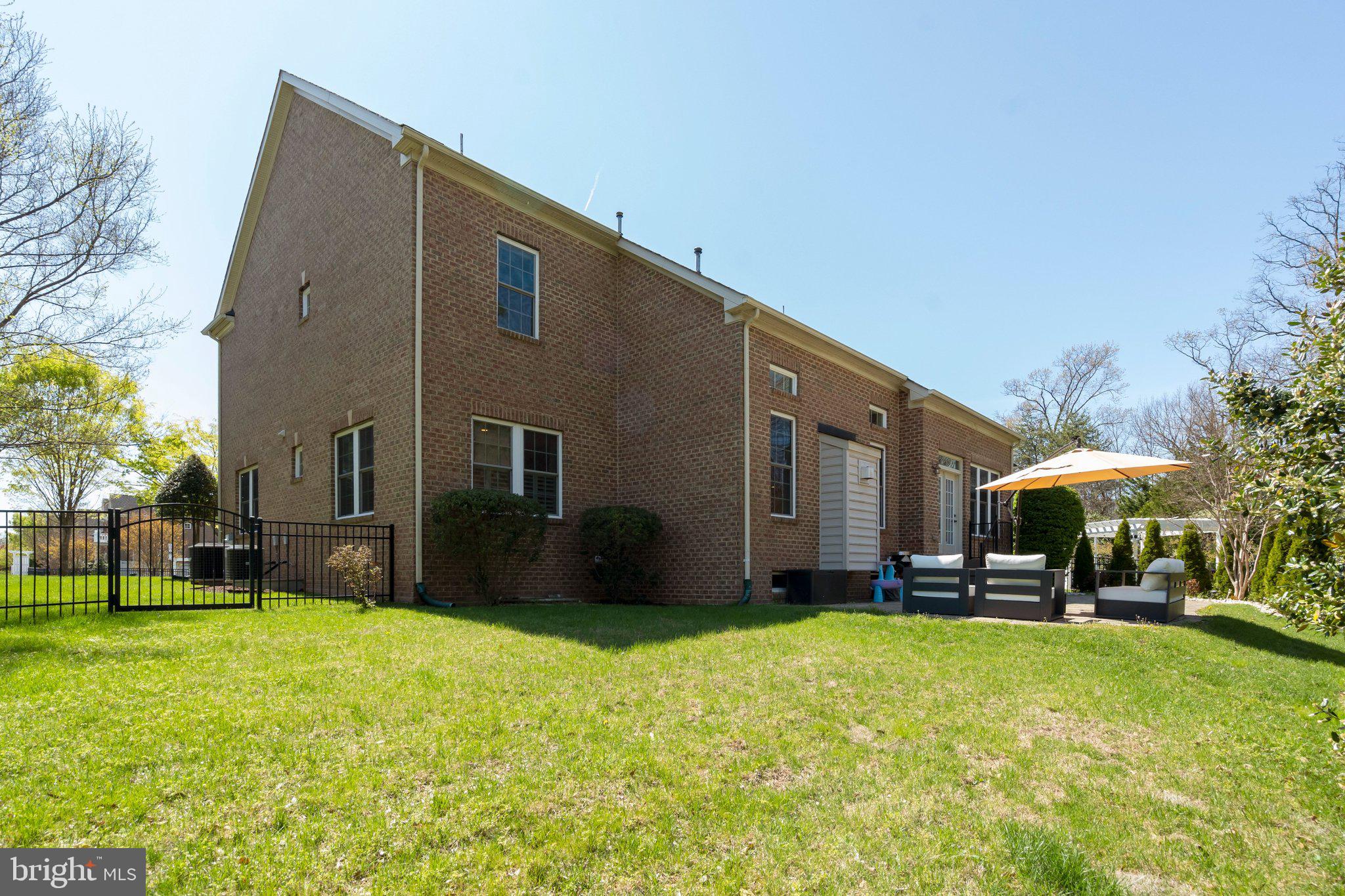 KENSINGTON MANOR - Residential