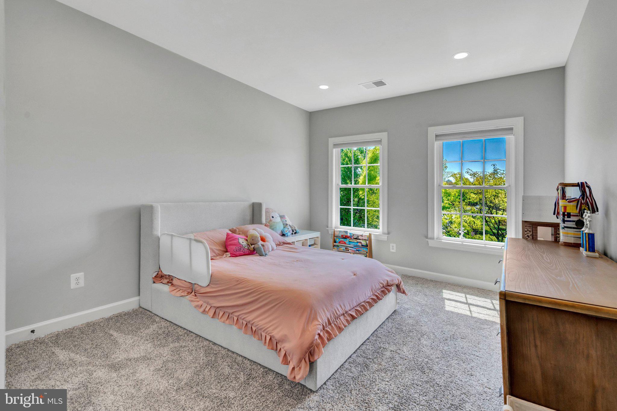 KENSINGTON MANOR - Residential
