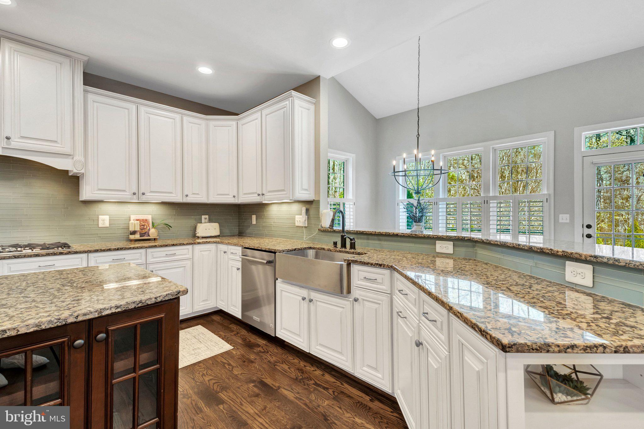 KENSINGTON MANOR - Residential