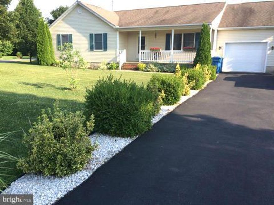 3BR, 2BA charming home located in Dogwood Village with open country kitchen, spacious master bedroom w/master bathroom & walk-in closet and in-ground swimming pool. Easy commute to Chestertown, Middletown &, Newark. All utilities including the opening, closing & maintenance of the pool are the responsibility of the tenant. 625+ credit score, background check and proof of income required. Avail 6/1