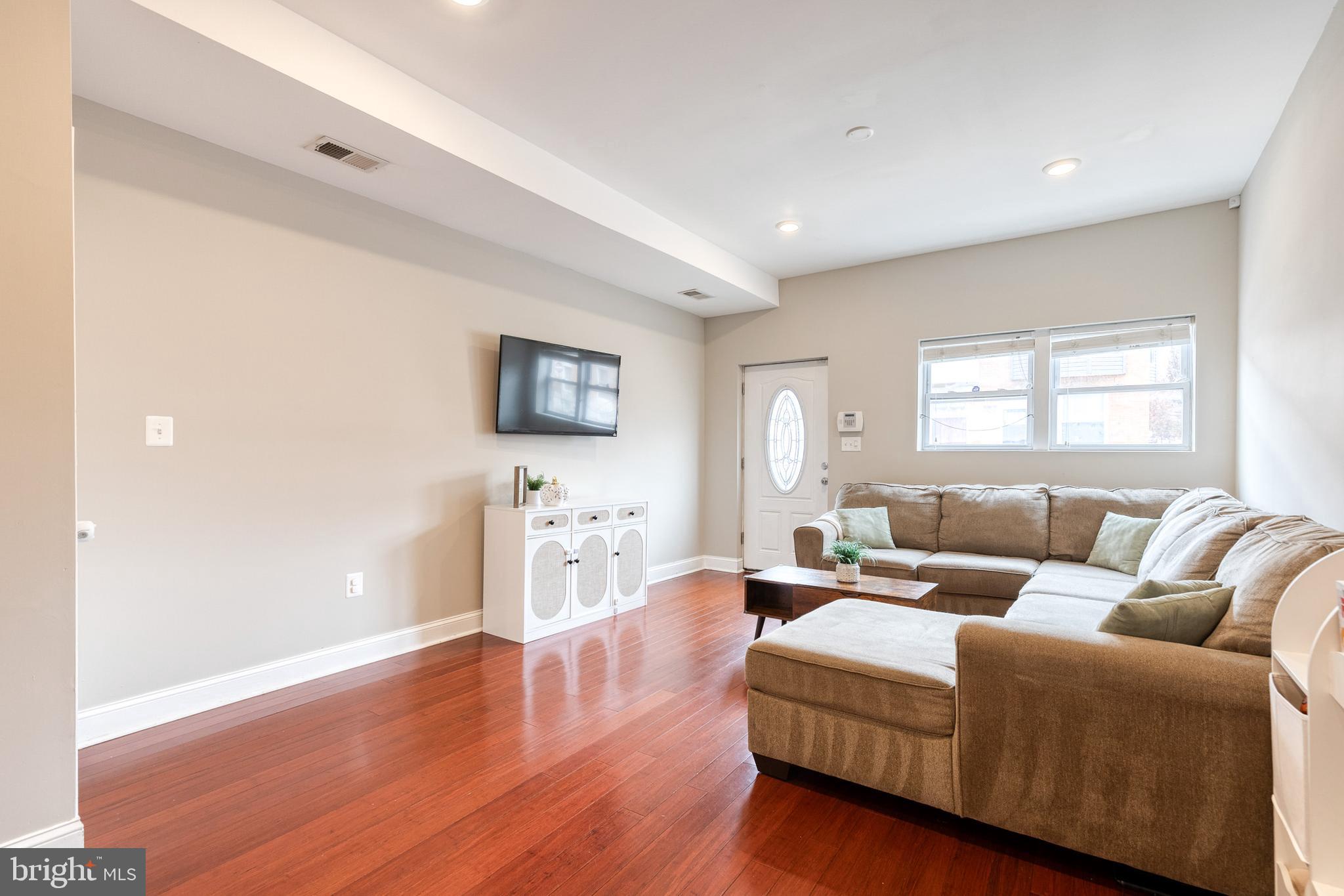 GREEKTOWN - Residential