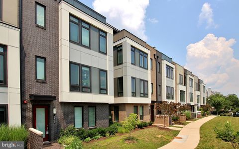 Townhouse For Rent - 2815 Eisenhower Avenue<br/> ALEXANDRIA, VA 22314