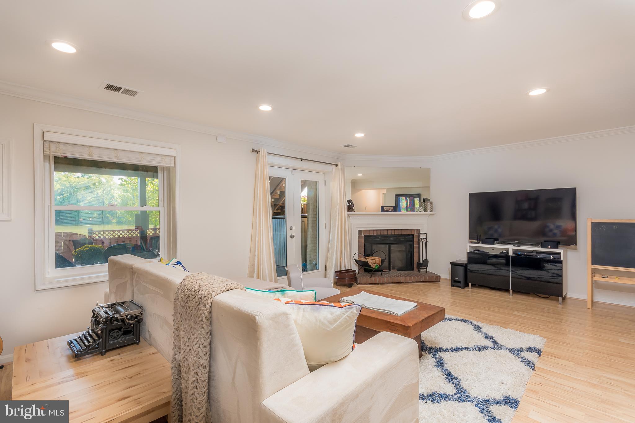 LAKE DEVEREUX - Residential