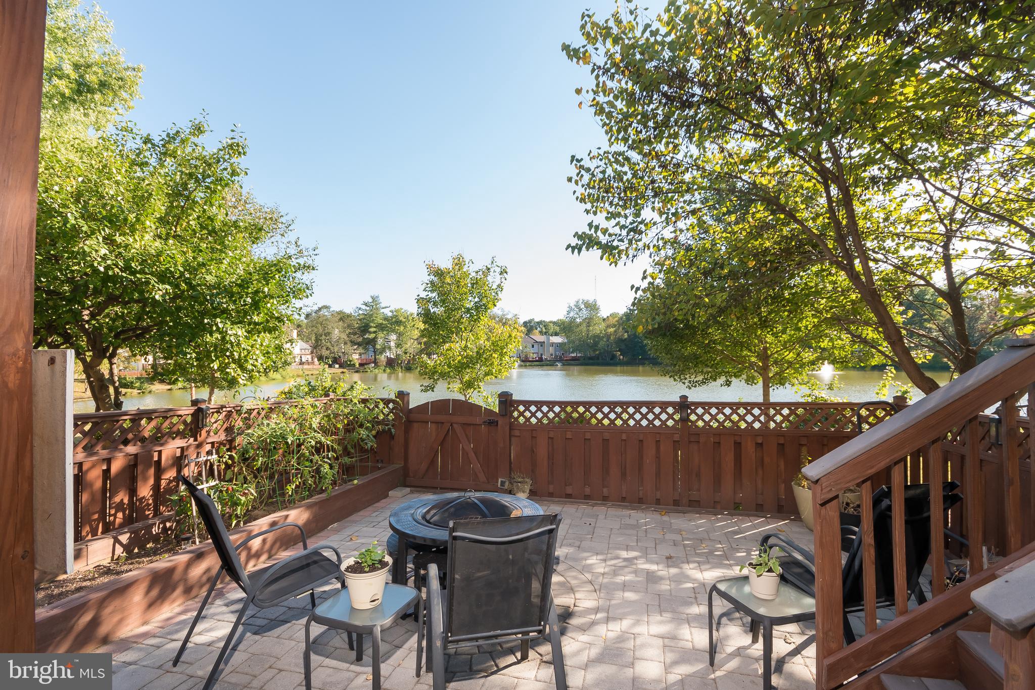 LAKE DEVEREUX - Residential