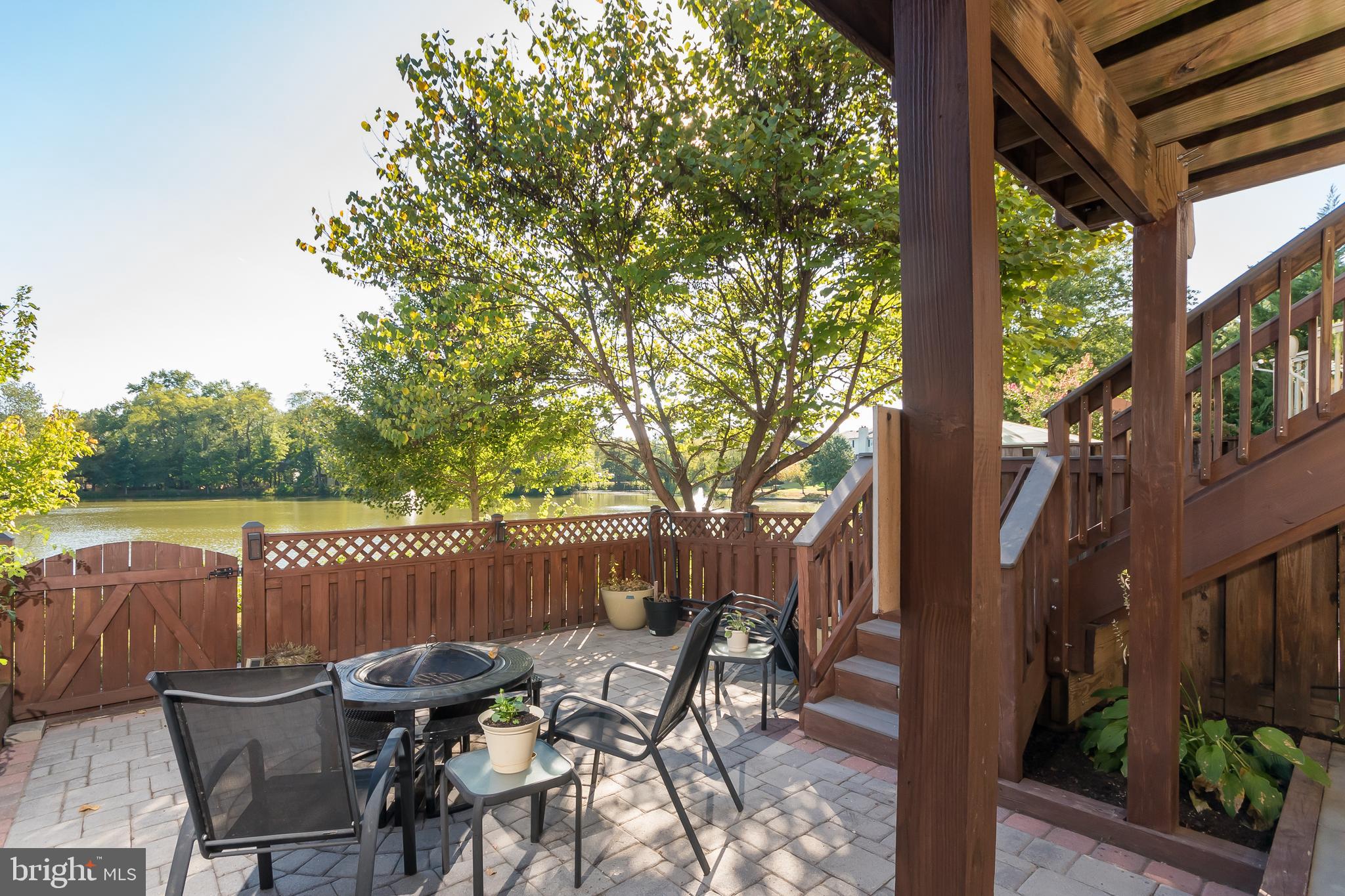 LAKE DEVEREUX - Residential