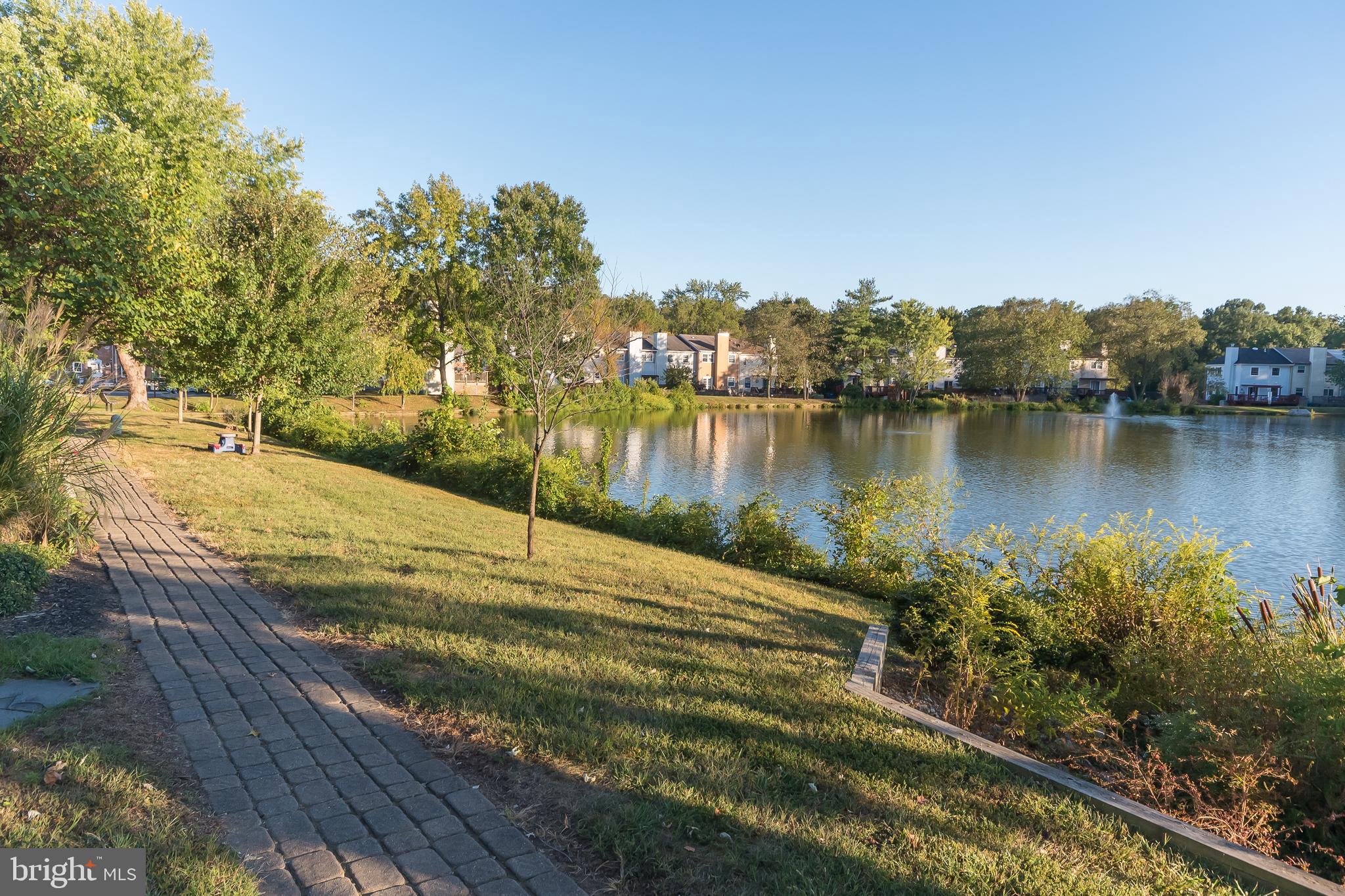LAKE DEVEREUX - Residential