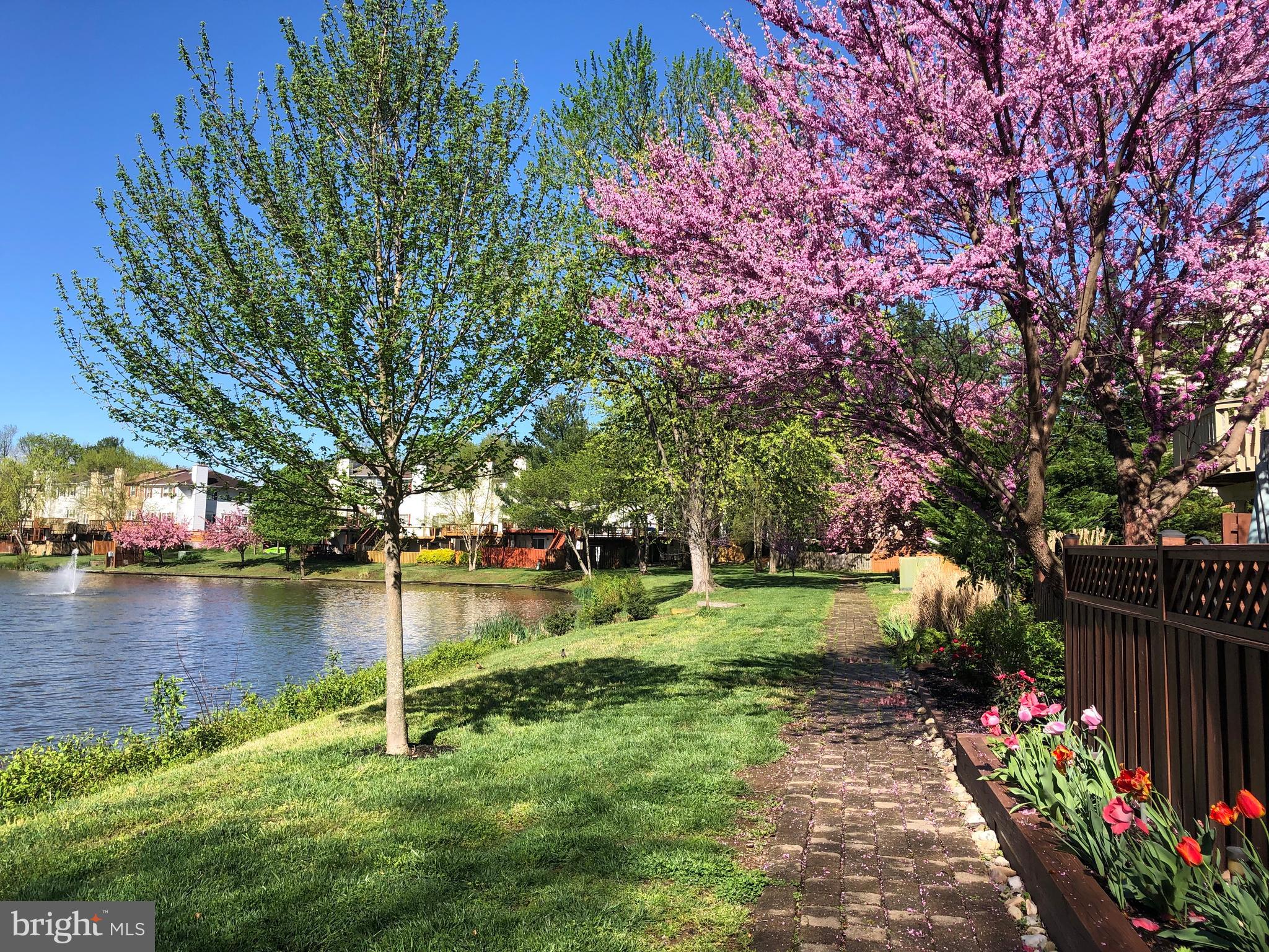 LAKE DEVEREUX - Residential
