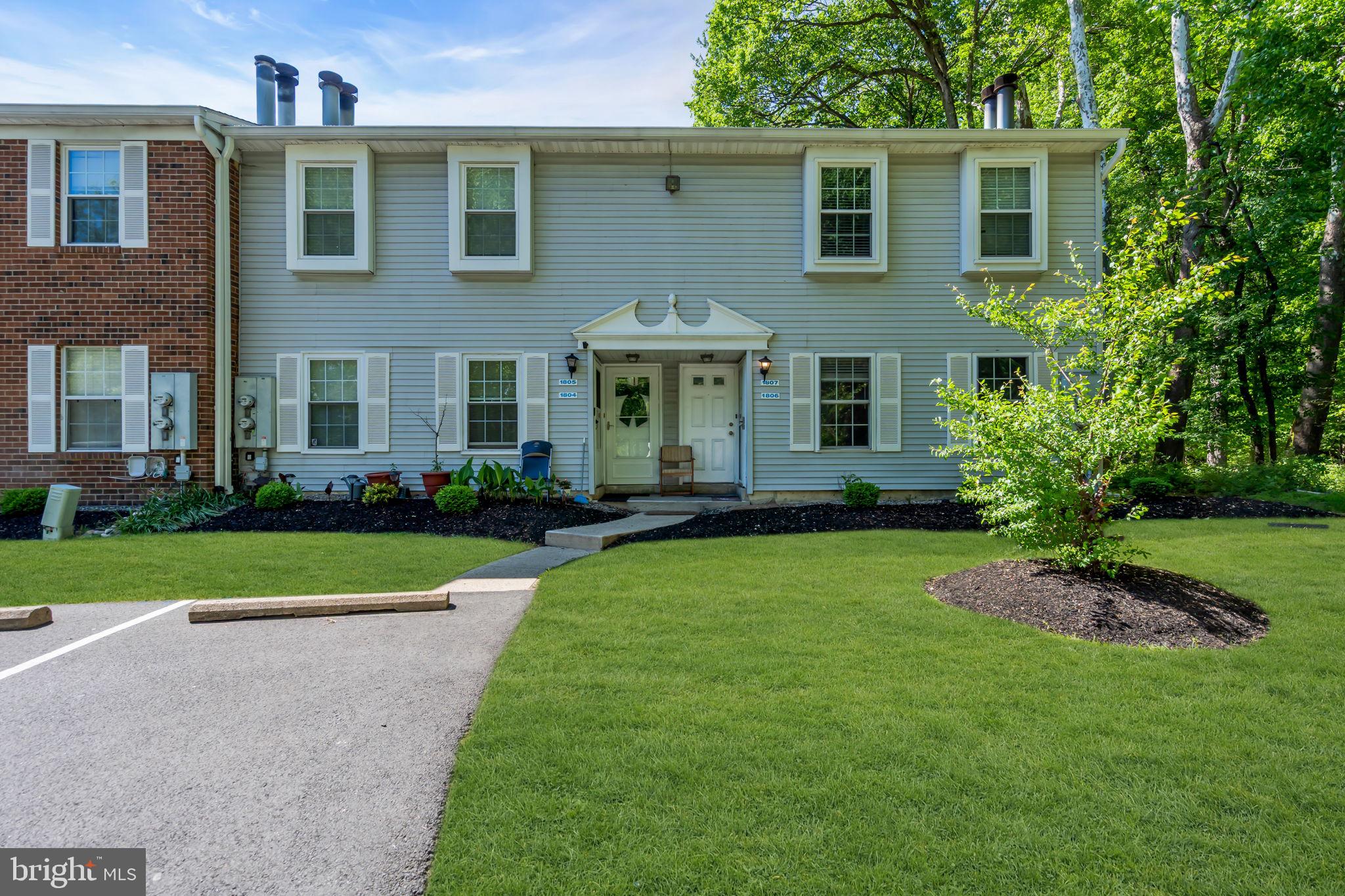1806 HUNTINGDON MEWS
