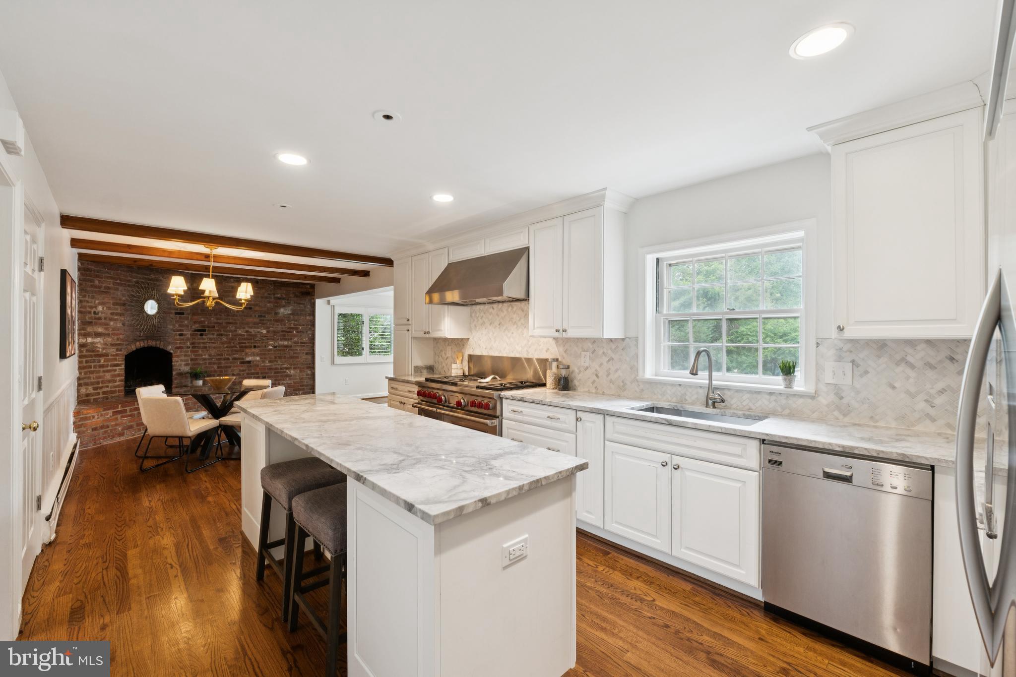 10016 E BEXHILL DRIVE