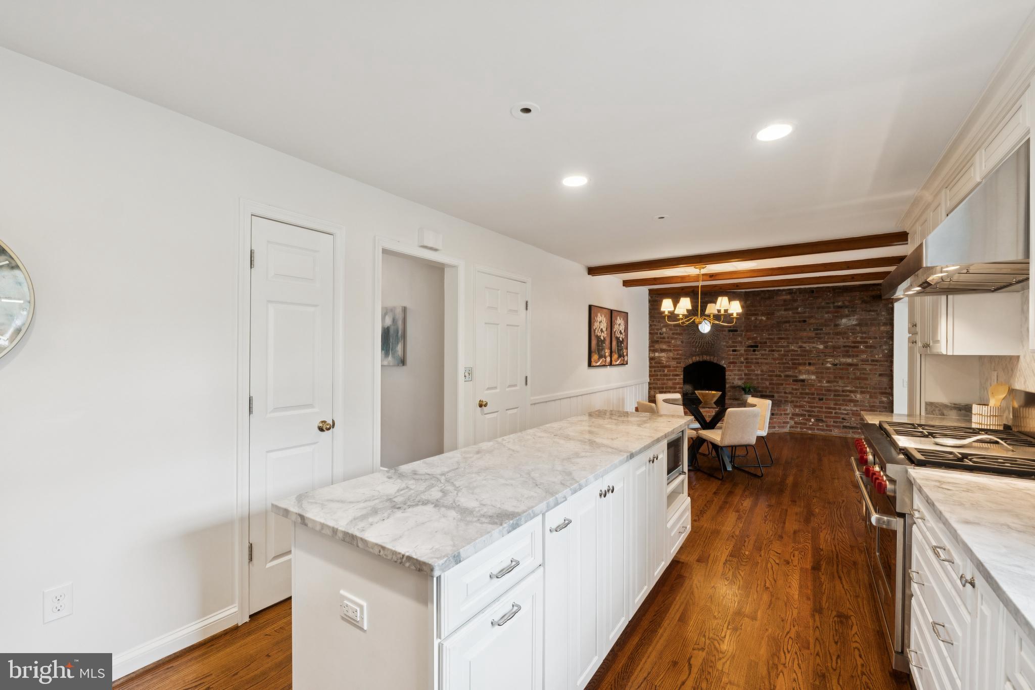10016 E BEXHILL DRIVE