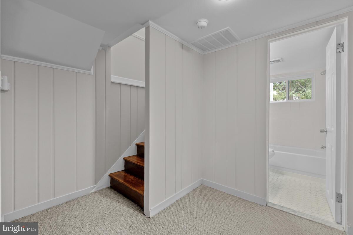 BURGUNDY ESTATES - Residential Lease