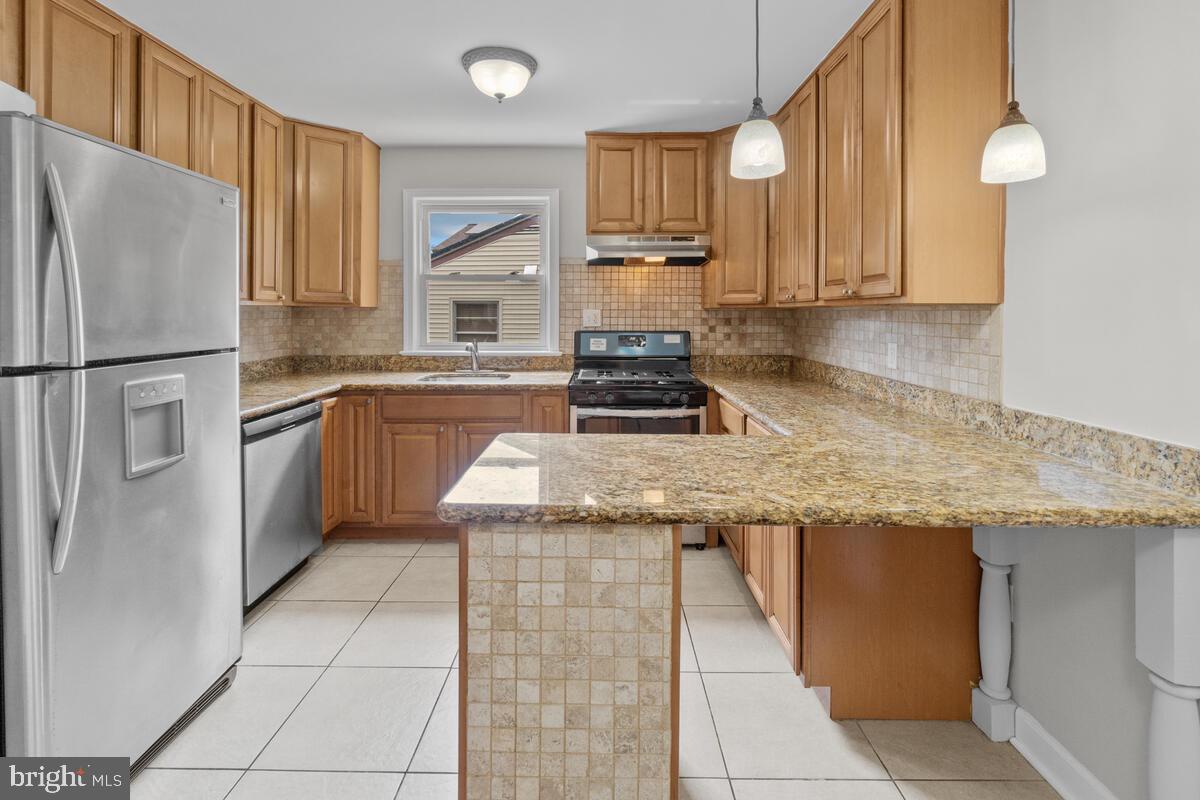 BURGUNDY ESTATES - Residential Lease