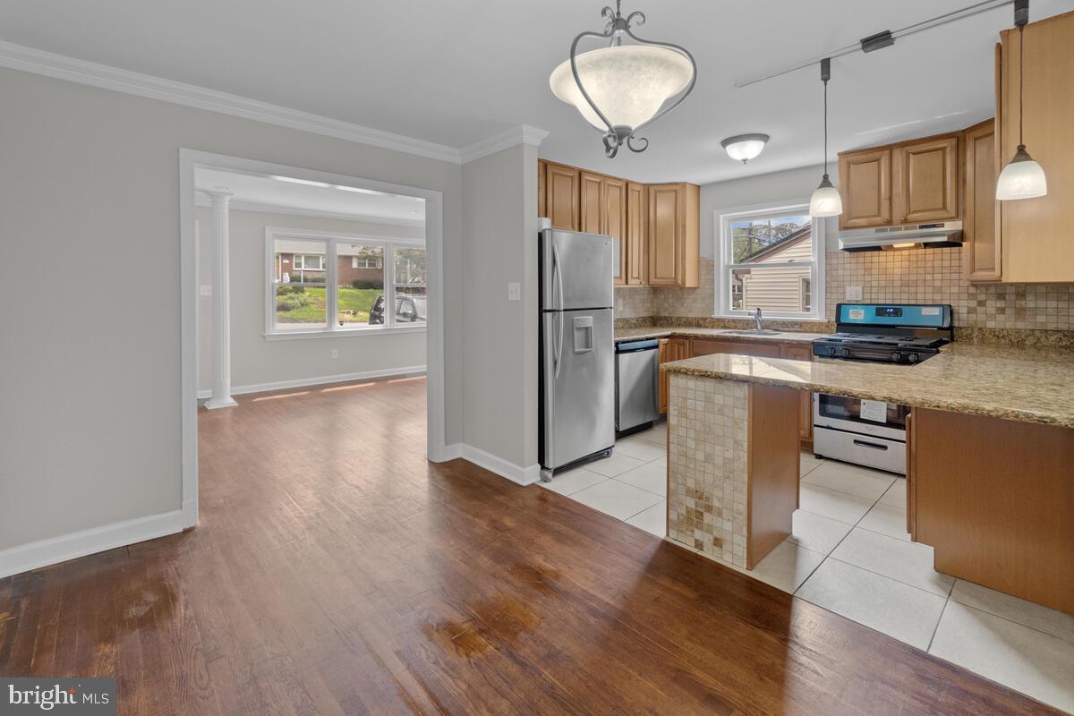 BURGUNDY ESTATES - Residential Lease