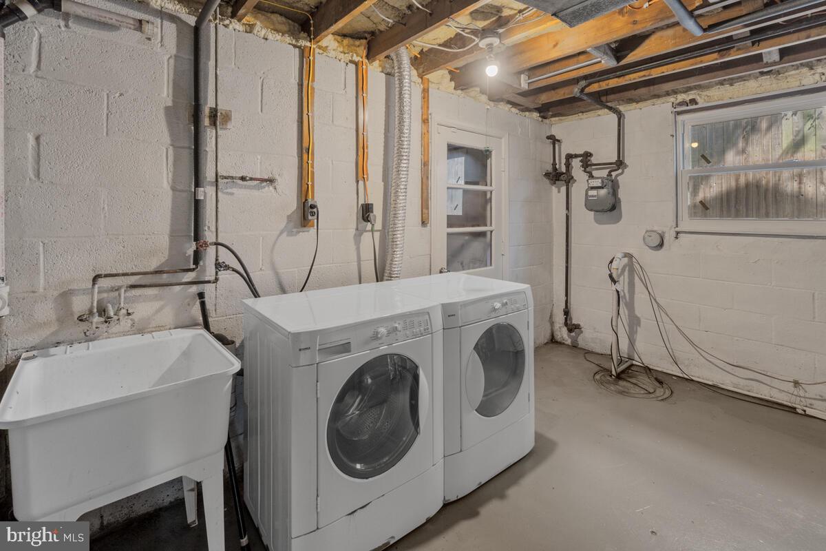 BURGUNDY ESTATES - Residential Lease