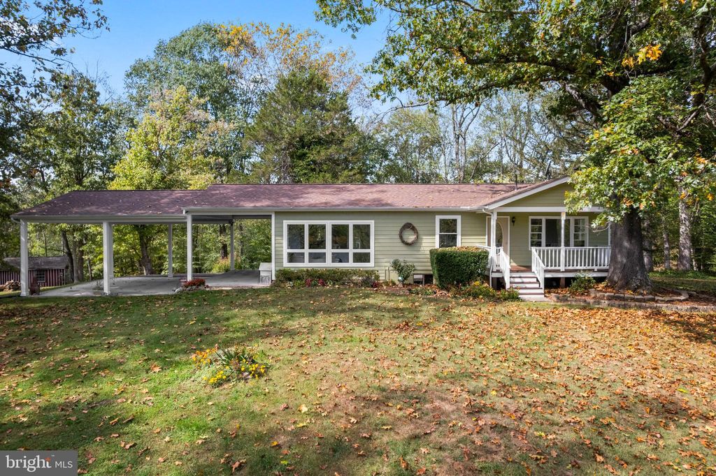 Photo of 7127 Wilson Road, MARSHALL, VA 20115 (MLS # VAFQ2018556)