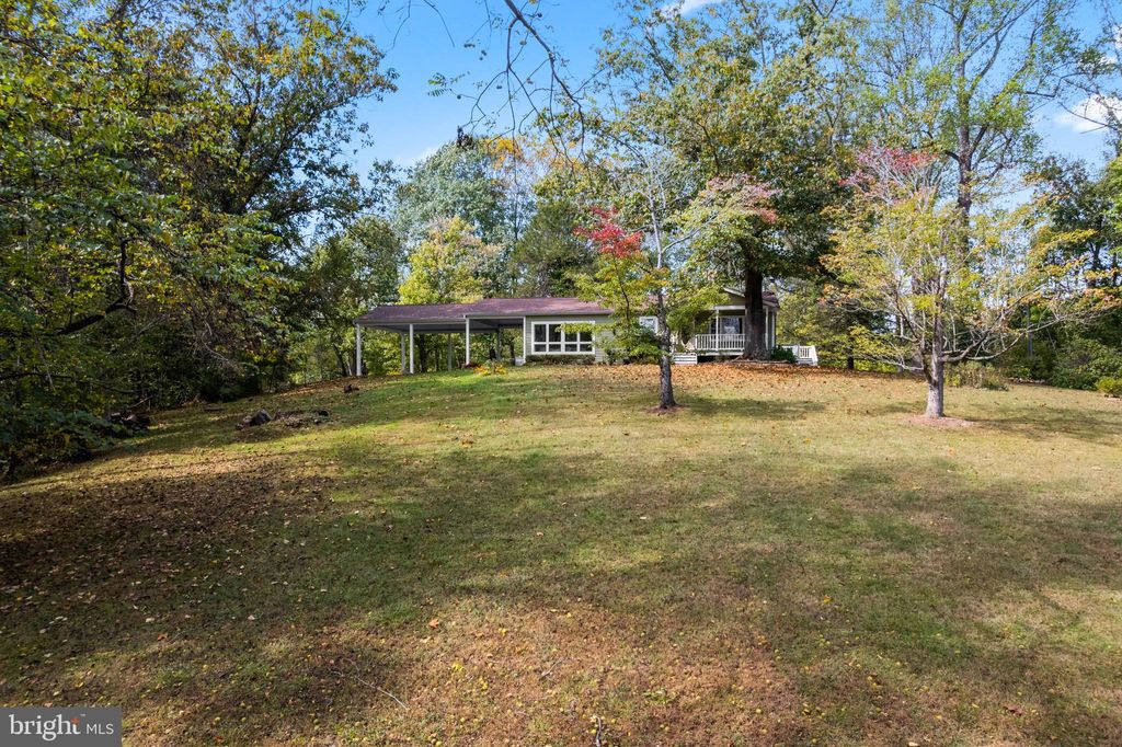 Photo of 7127 Wilson Road, MARSHALL, VA 20115 (MLS # VAFQ2018556)