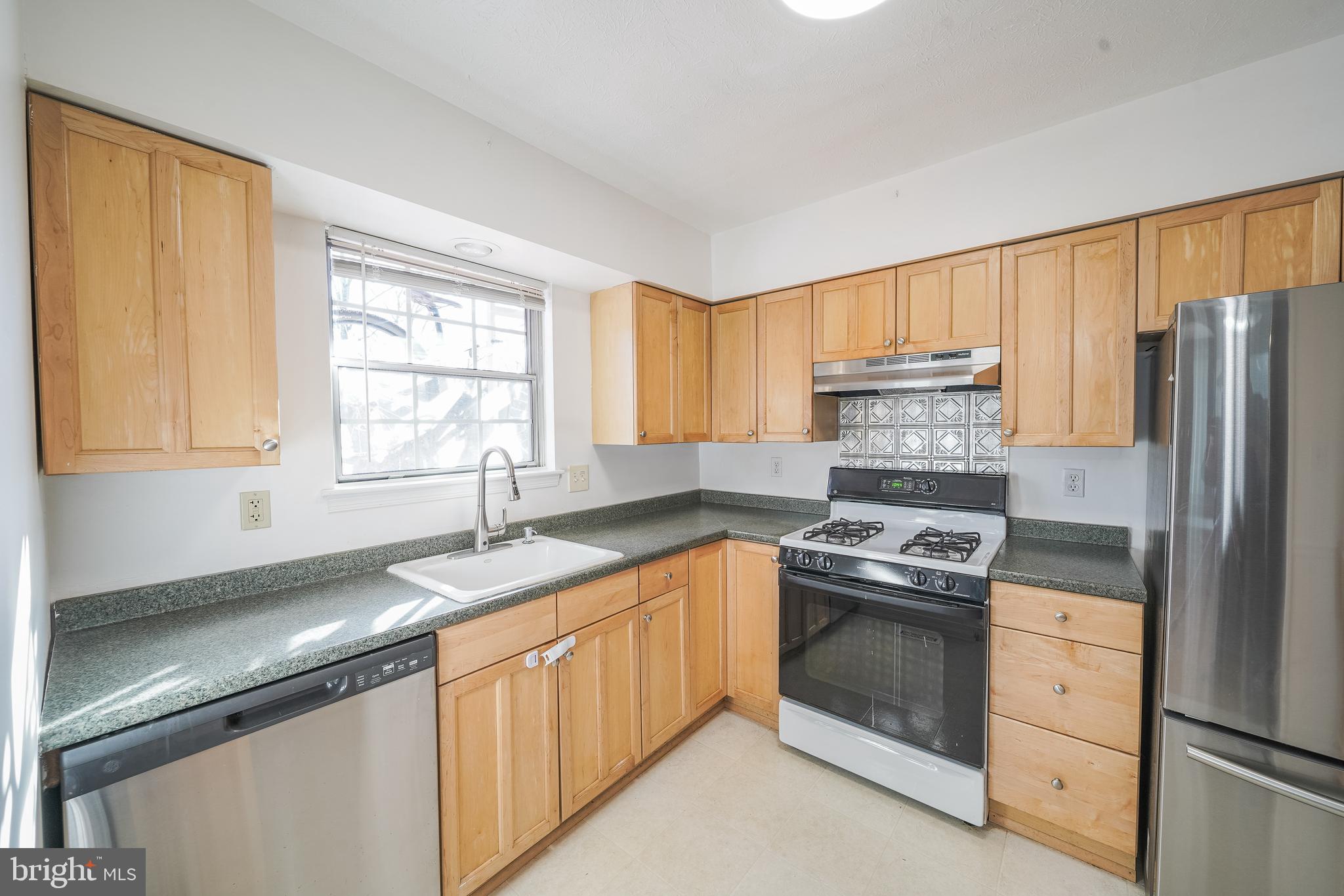 THE COLONY - Residential Lease