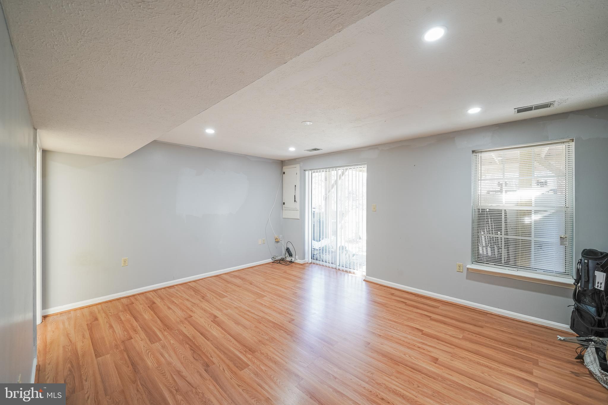 THE COLONY - Residential Lease