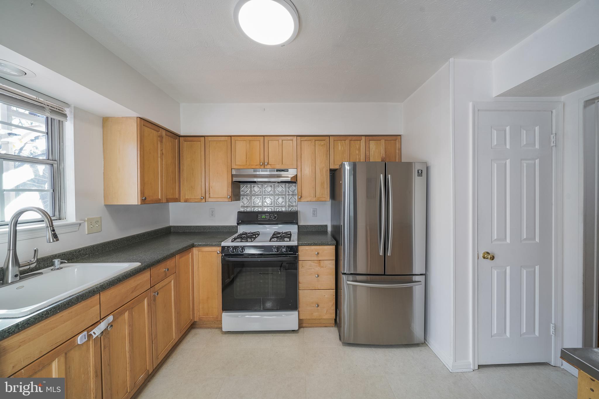 THE COLONY - Residential Lease