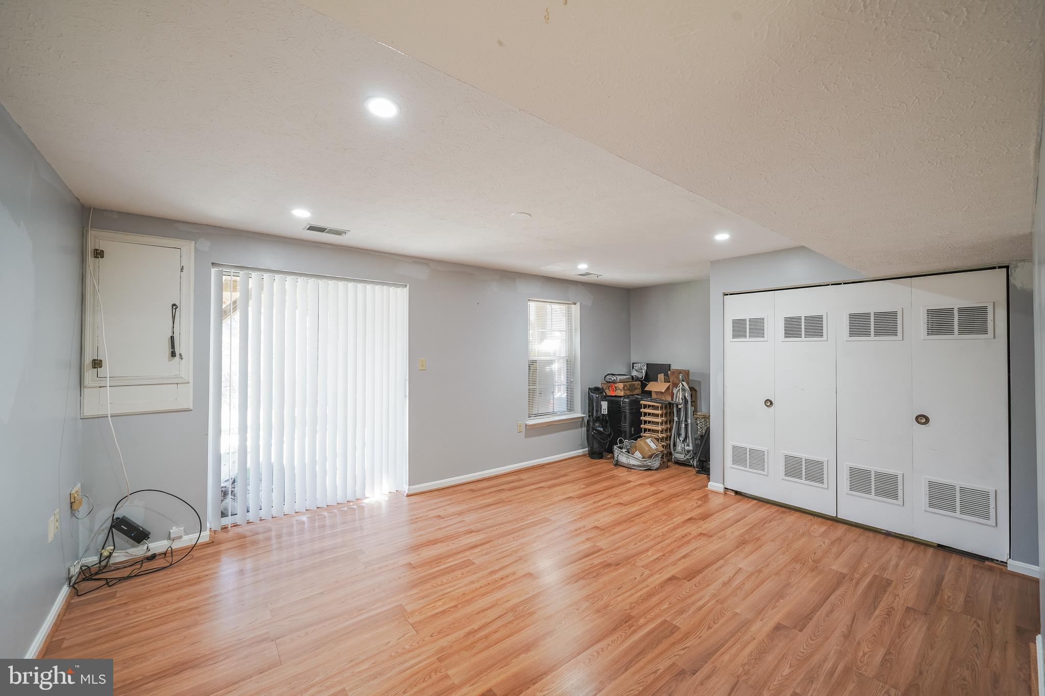 THE COLONY - Residential Lease