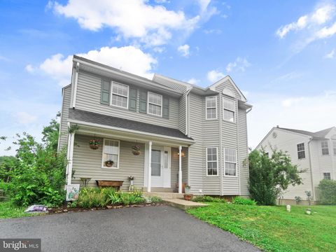 Photo of 806 Elizabeth Court, COLLEGEVILLE, PA 19426 (MLS # PAMC2187188)