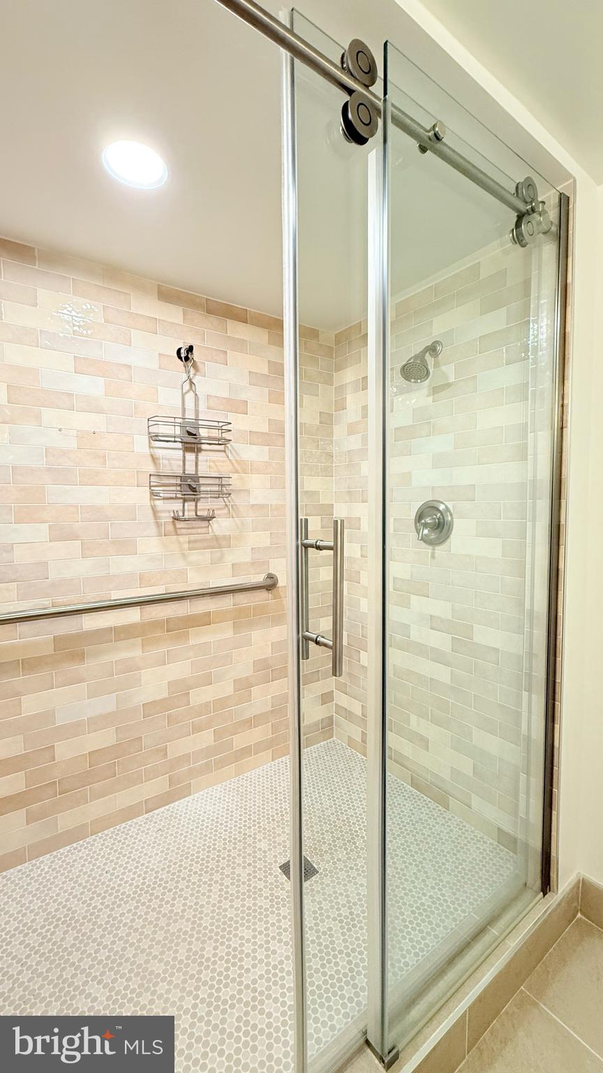 COUNTRY CLUB MANOR - Residential