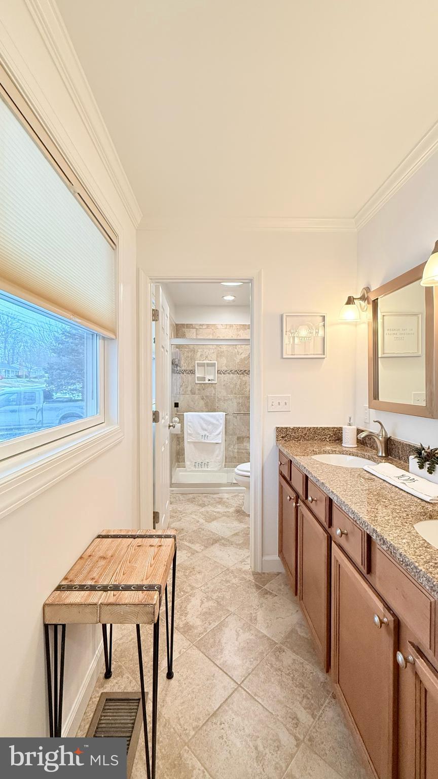 COUNTRY CLUB MANOR - Residential