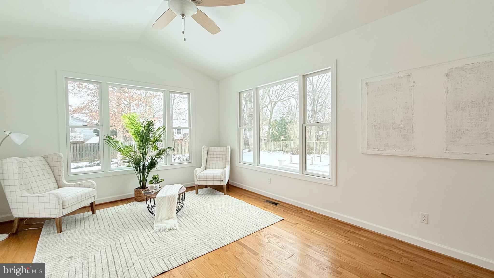 COUNTRY CLUB MANOR - Residential