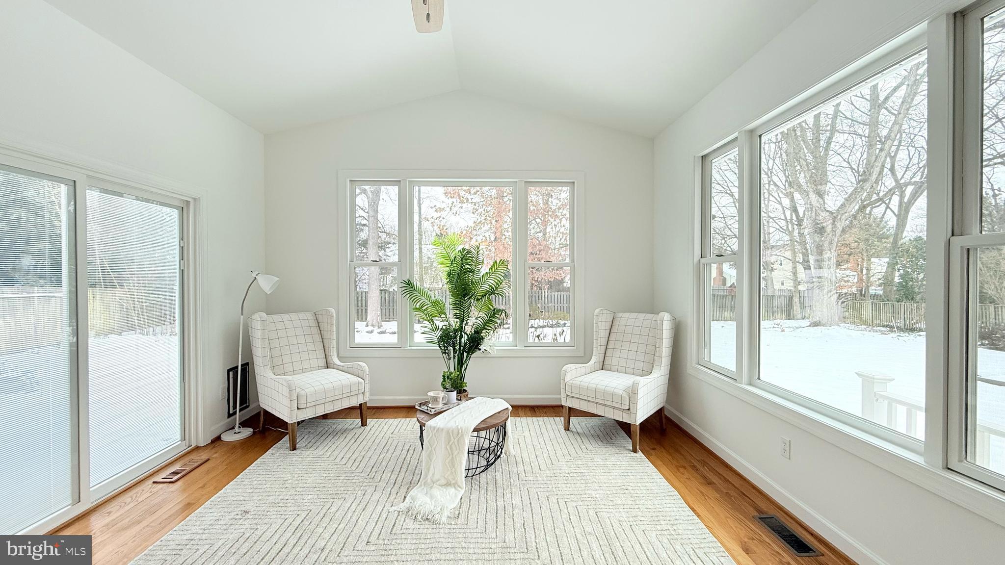 COUNTRY CLUB MANOR - Residential