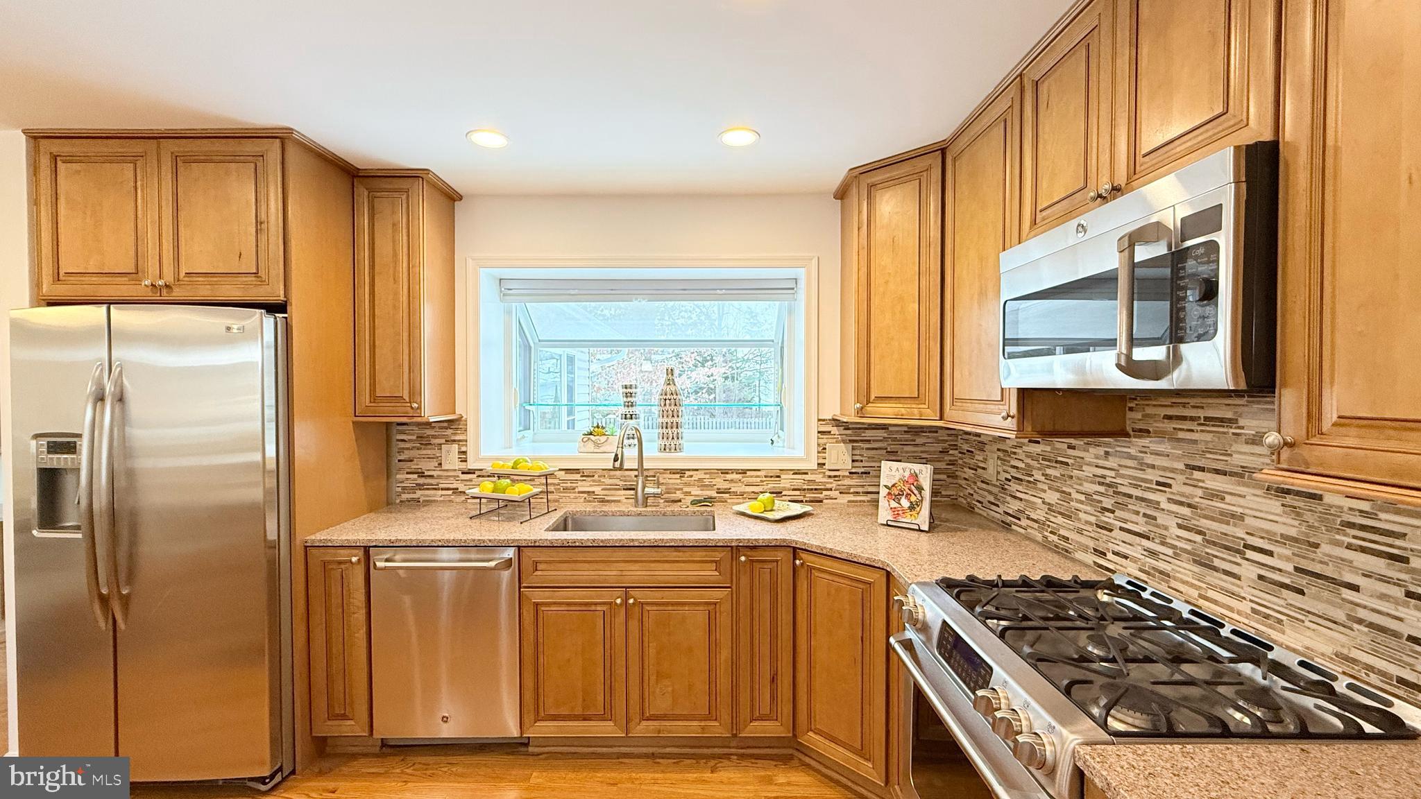 COUNTRY CLUB MANOR - Residential