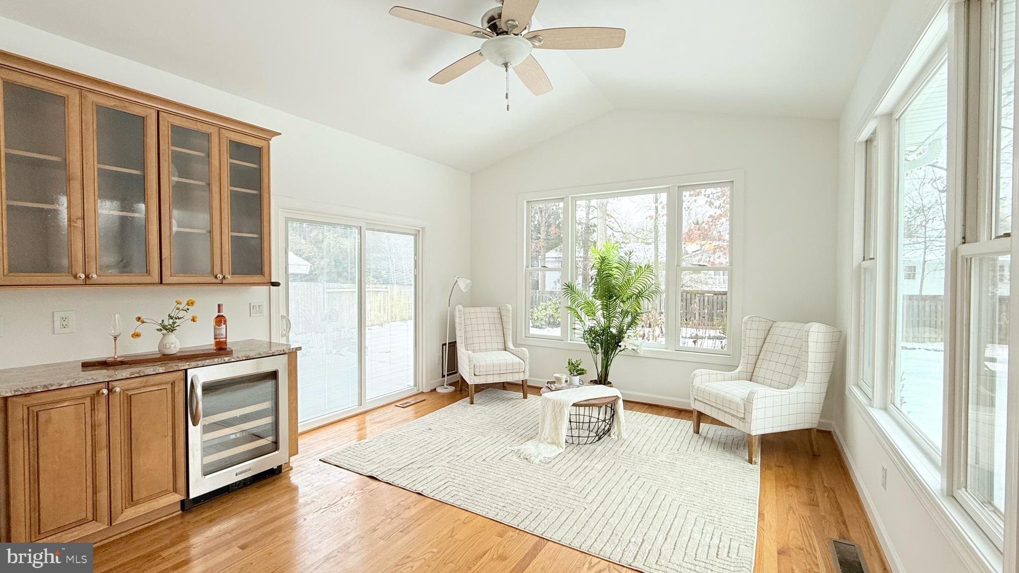 COUNTRY CLUB MANOR - Residential