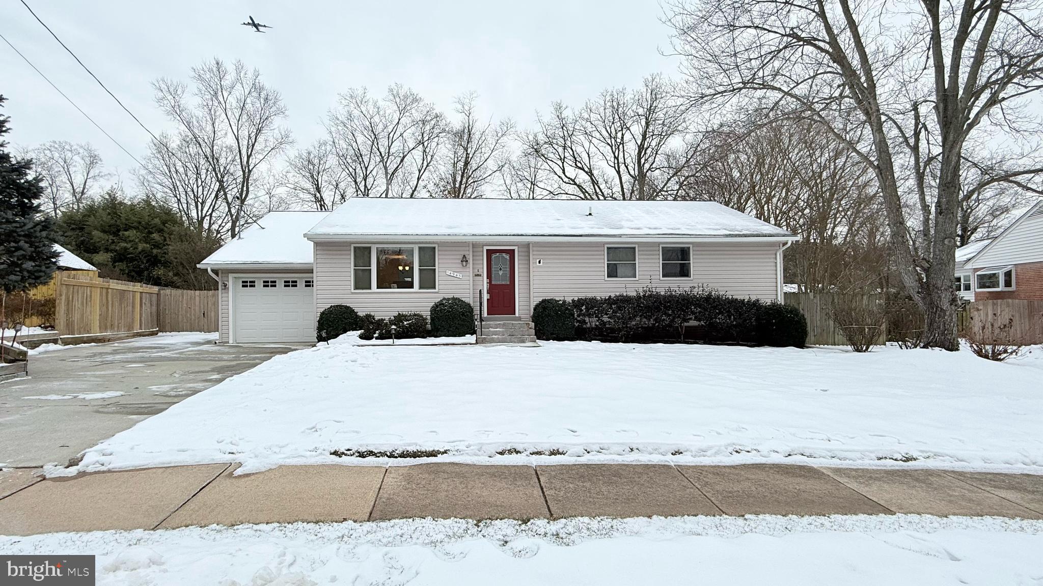 COUNTRY CLUB MANOR - Residential