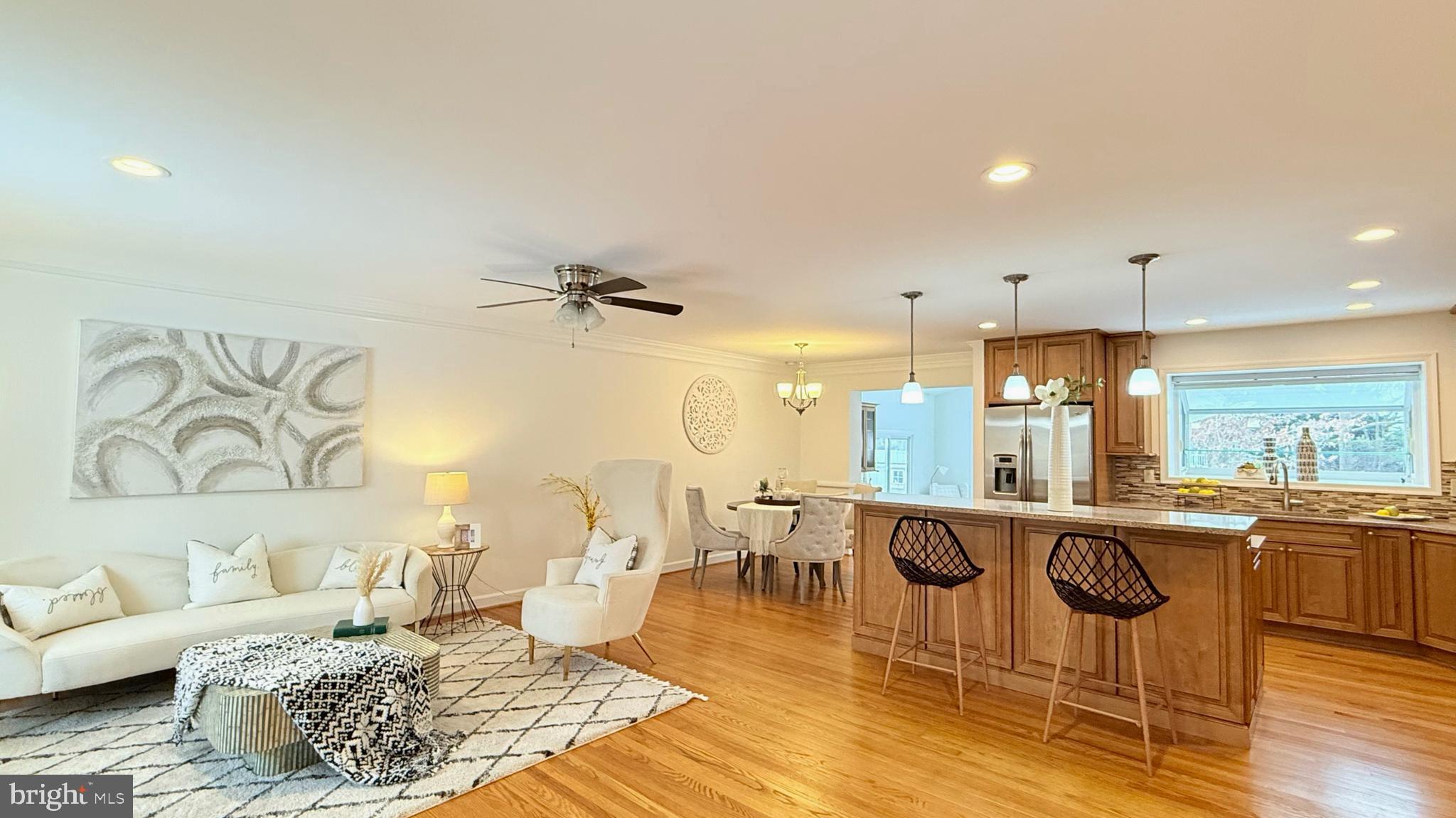 COUNTRY CLUB MANOR - Residential