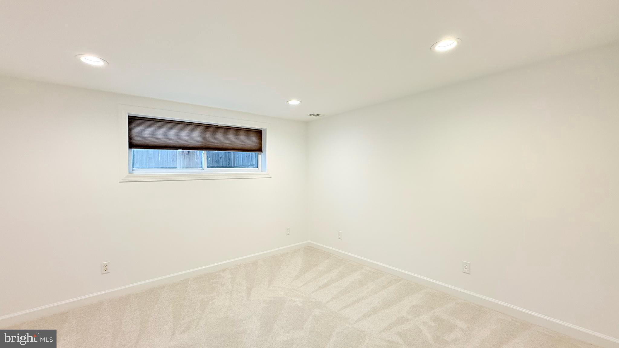 COUNTRY CLUB MANOR - Residential