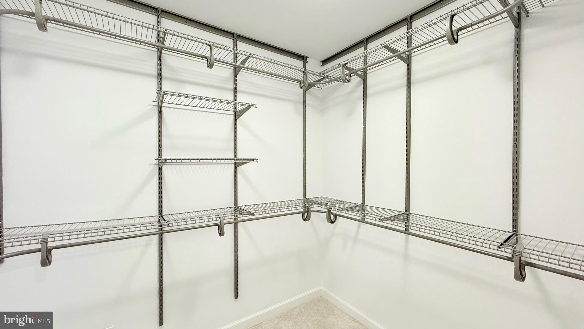 COUNTRY CLUB MANOR - Residential