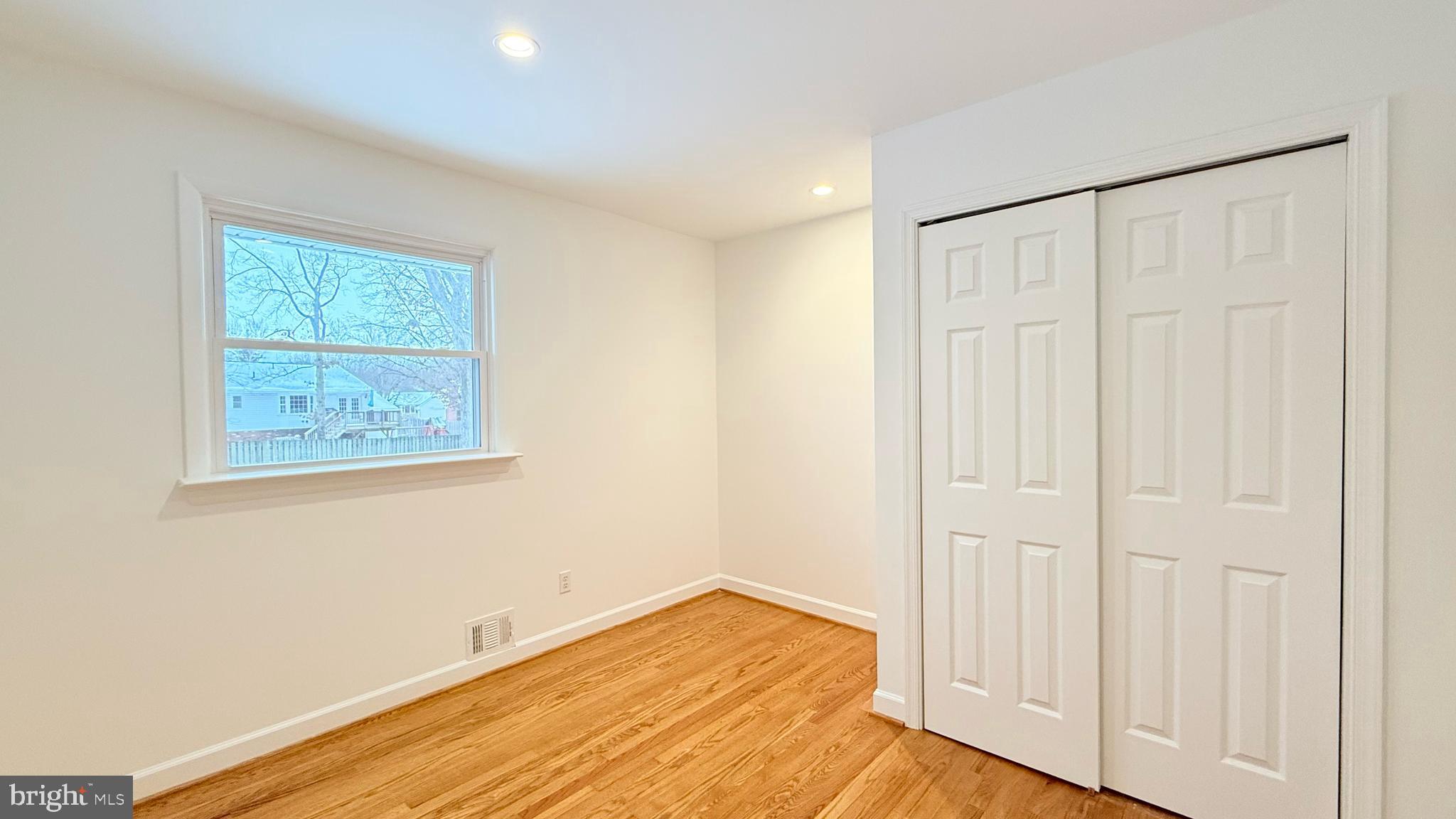 COUNTRY CLUB MANOR - Residential