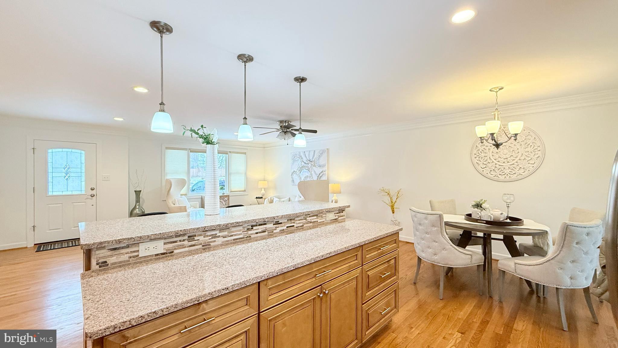 COUNTRY CLUB MANOR - Residential