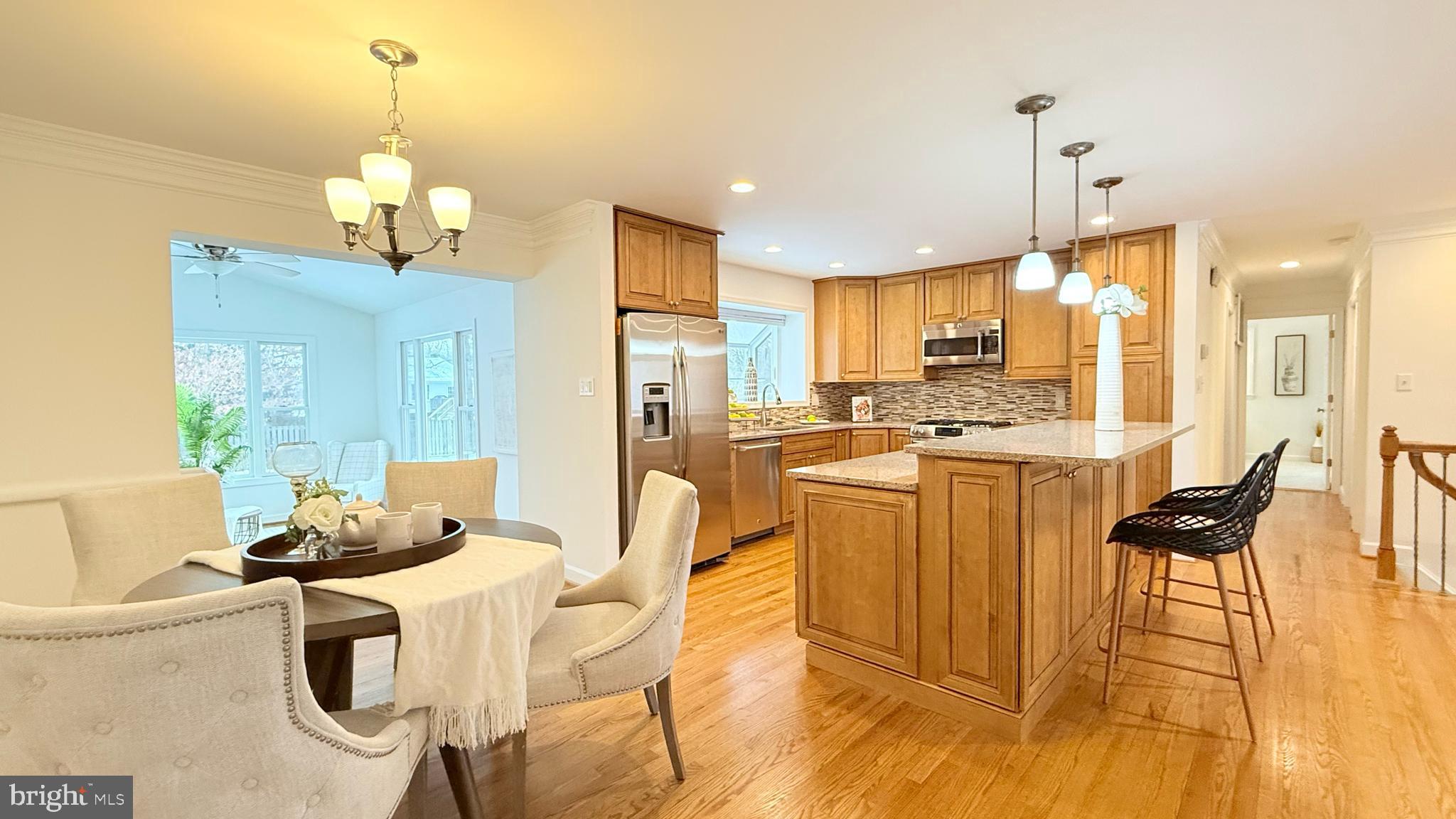 COUNTRY CLUB MANOR - Residential