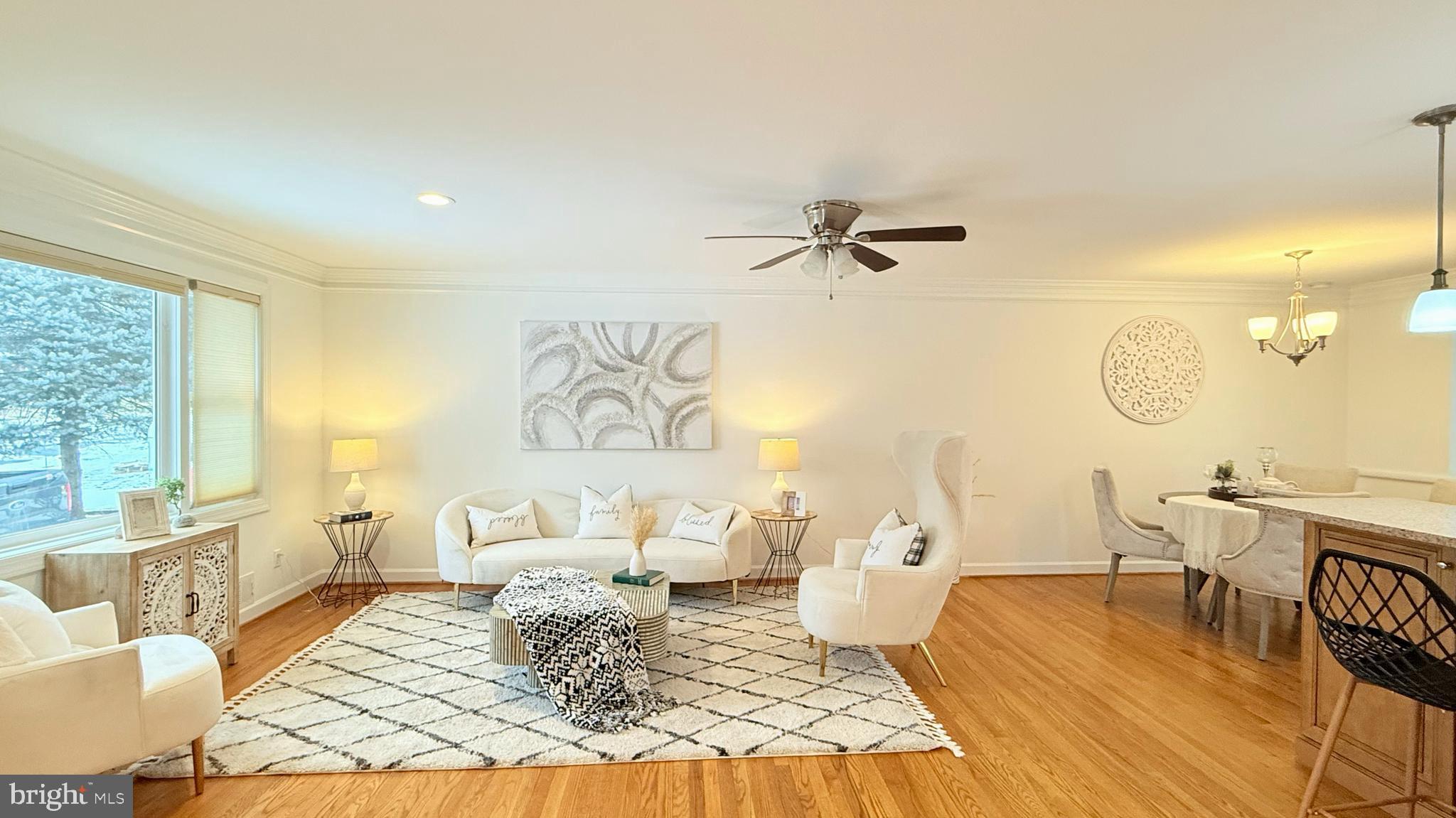 COUNTRY CLUB MANOR - Residential