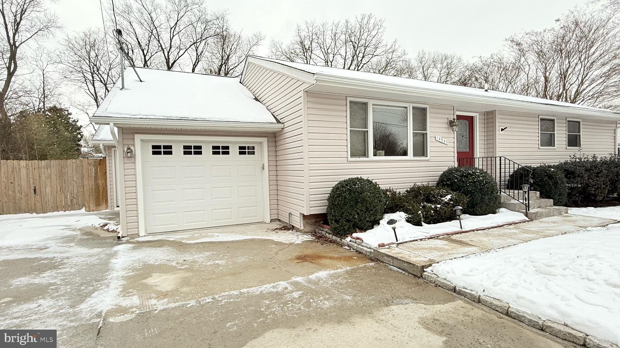 COUNTRY CLUB MANOR - Residential