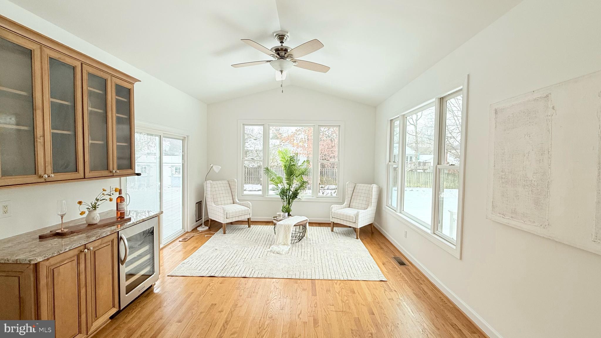 COUNTRY CLUB MANOR - Residential