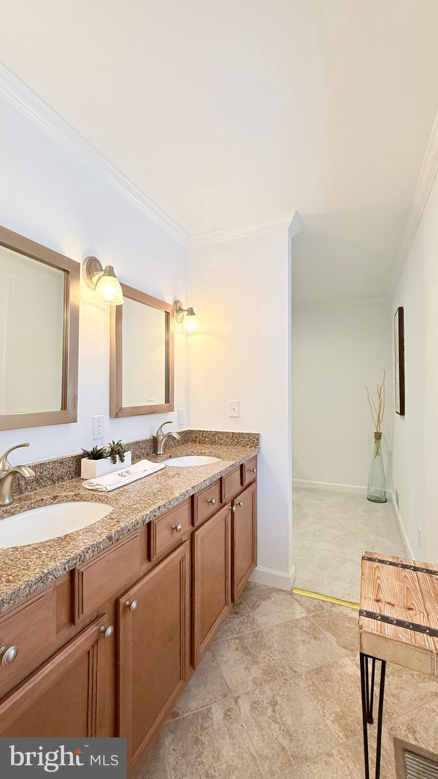 COUNTRY CLUB MANOR - Residential