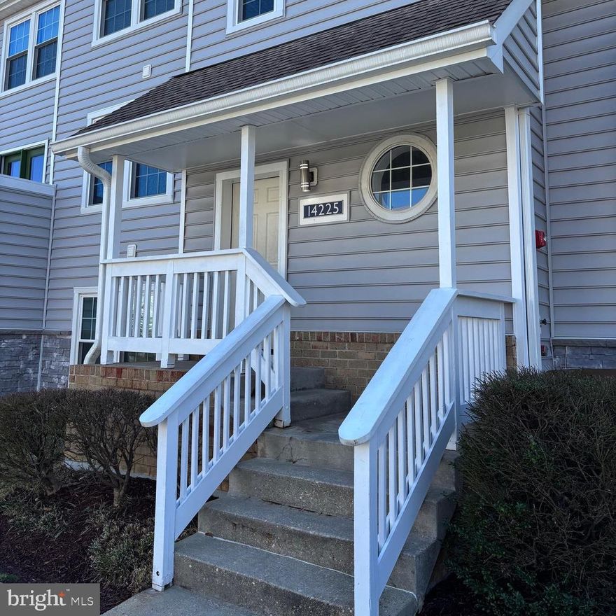 Well-maintained 2-bed, 2-bath condo with an open floor plan and plenty of light.  Enjoy the  spacious  deck with bonus extra storage closet, and in-unit washer/dryer. The primary bedroom features an ensuite full bath and private deck.  Enjoy outdoor living with community amenities, including a pool, tennis courts, playgrounds, and scenic walking trails. Conveniently located near shopping, dining, public transportation, and a recreation center.