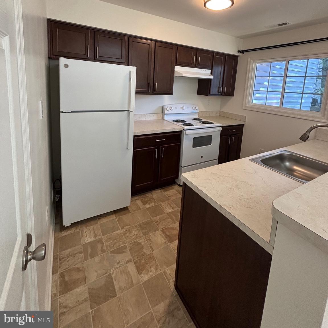 BRIDGEPORT CONDO PHASE 2 - Residential Lease