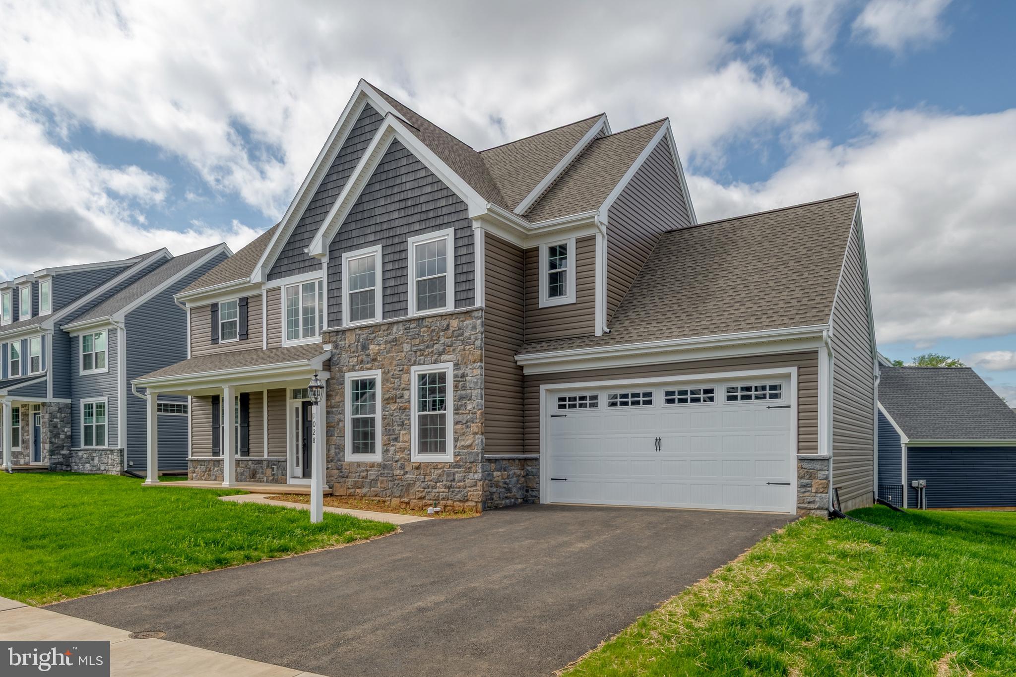 1028 STRAFFORD PLACE