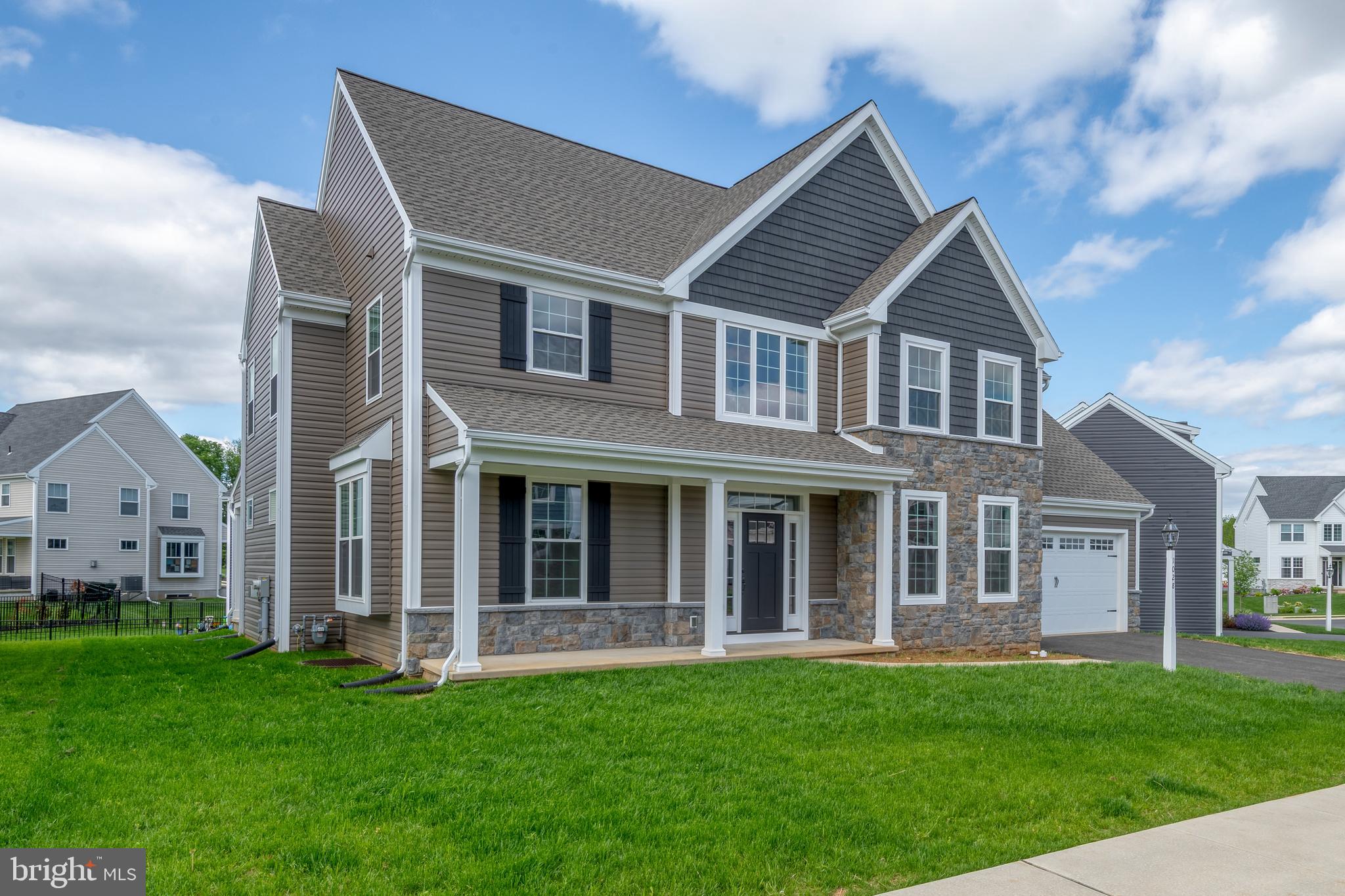 1028 STRAFFORD PLACE