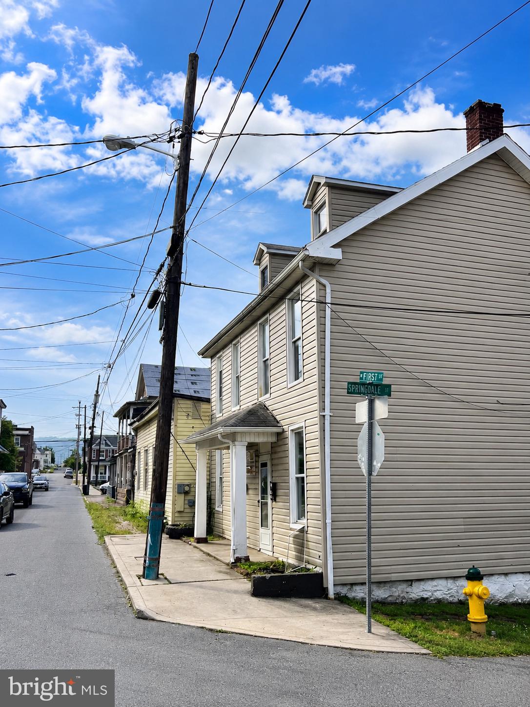 27 W FIRST STREET W