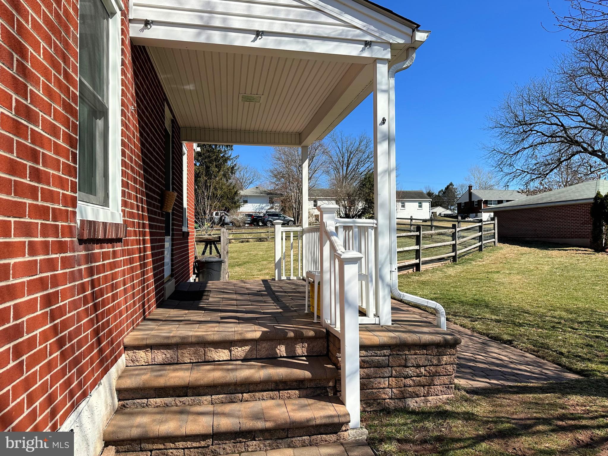 LAKESIDE - Residential