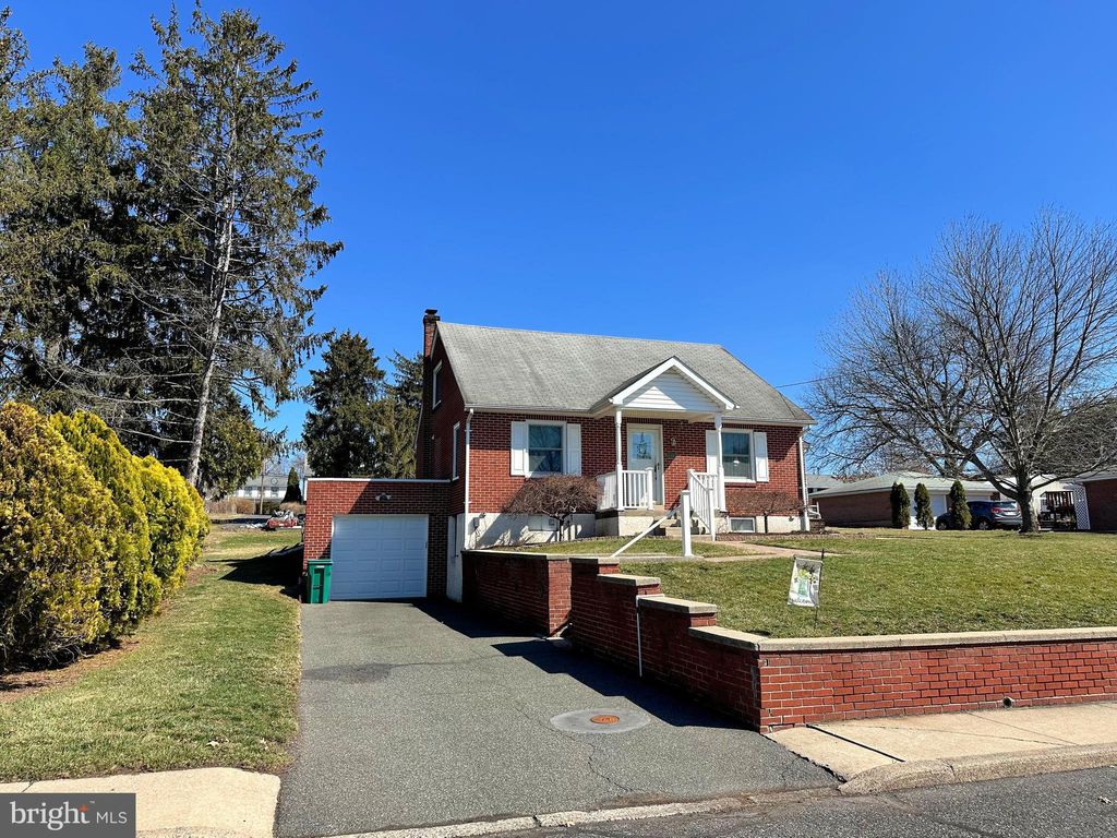 Photo of 1062 Jefferson Street, RED HILL, PA 18076 (MLS # PAMC2169466)