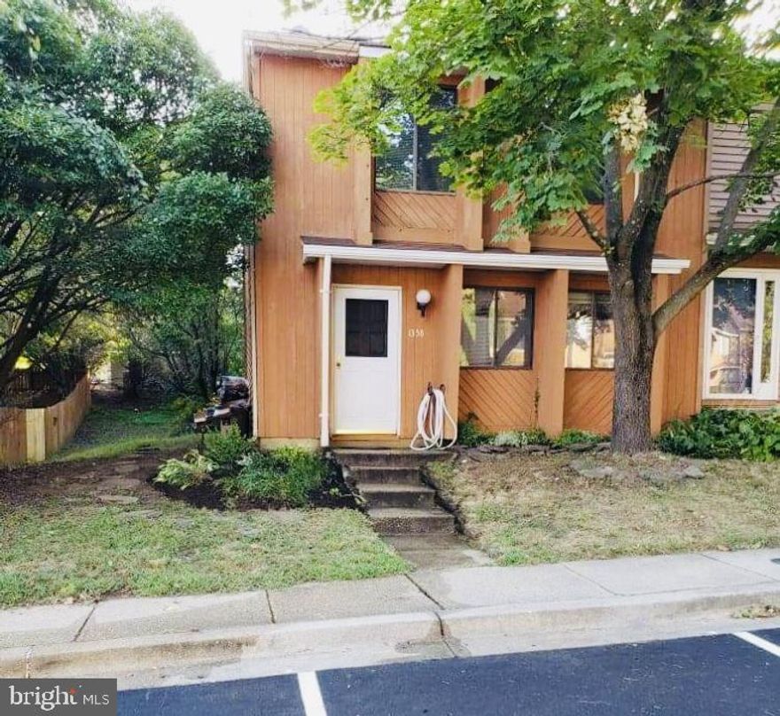 End unit townhome in Walnut Ridge! 3 bed 2 1/2 bath end unit townhome available for 8/1 move in.  Close to Bay Bridge, Routes 50/2, & shopping! 

Smaller pets considered case by case with monthly pet rent.